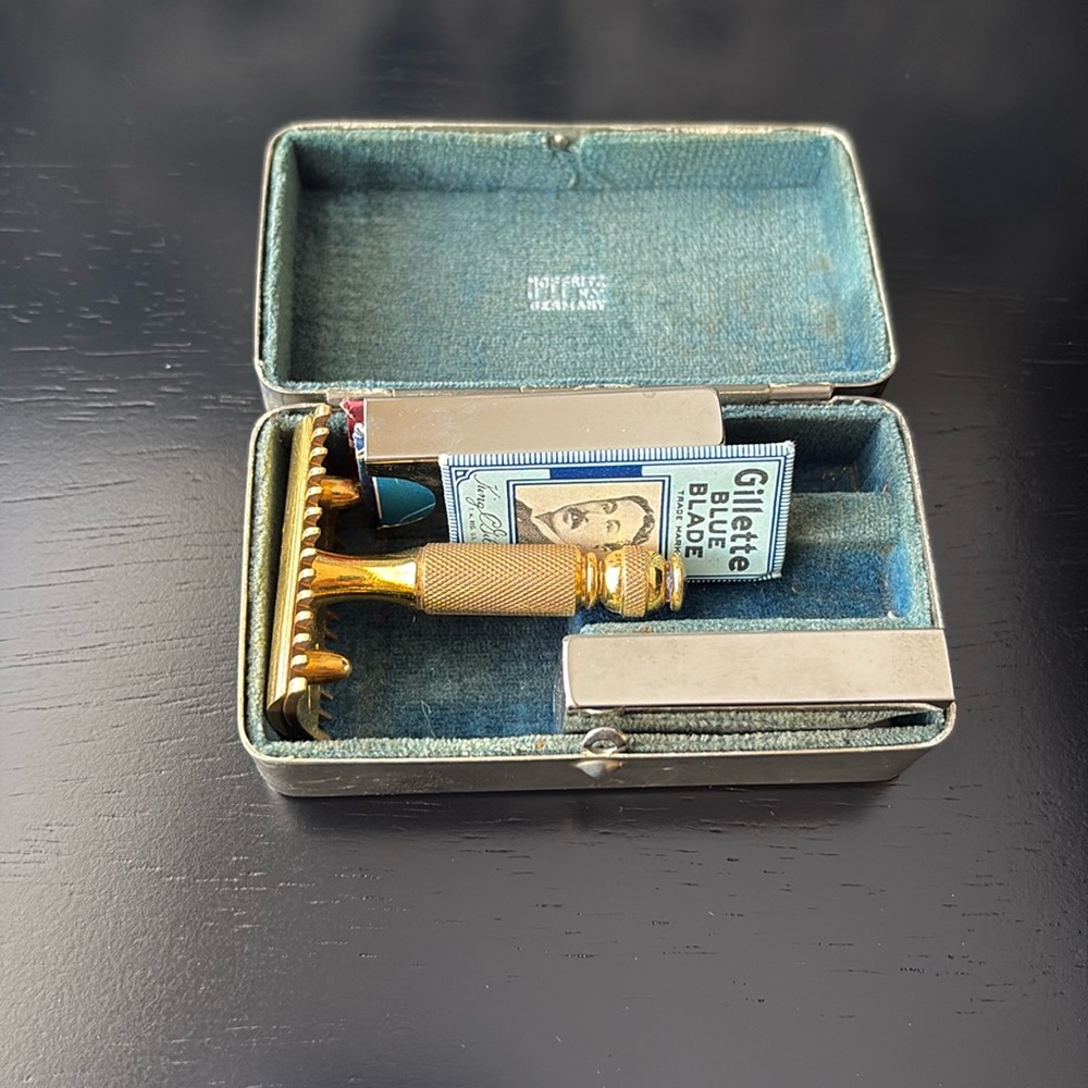 Vintage Gillette travel size Hoffritz N.Y. Germany Shaving set with metal case